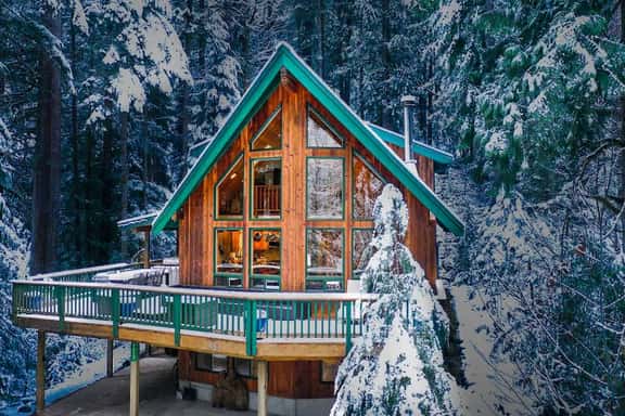 Snowline Grand Lodge Near Mt Baker with Four King Bedrooms Private Sauna Hot Tub and Fireplace - Image 1
