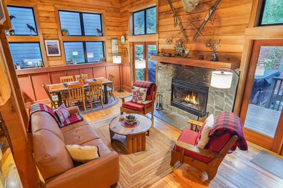 Ravenclaw Mt Baker Cabin with Hot Tub and Scenic Views - Image 1