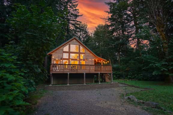 Updated Glacier Springs Basecamp w Grill - Image 1