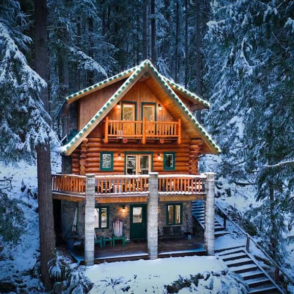 Snowline Ski Retreat with Hot Tub Three King Bedrooms and Bunk Room - Image 1