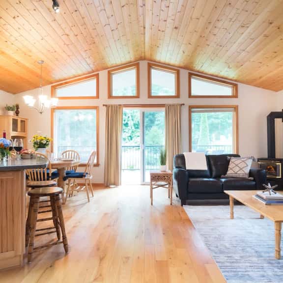 Mt Baker Family Cabin with Fireplace and Backup Generator - Image 1