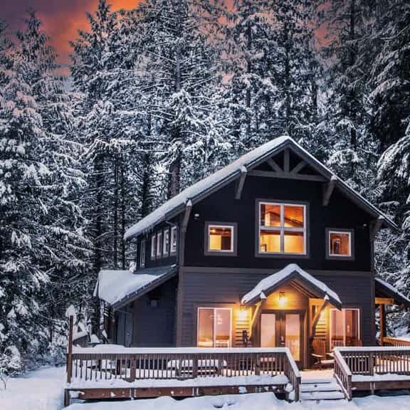 Five Bedroom Snowline Chalet with Hot Tub and Recreation Room Near Mount Baker - Image 1