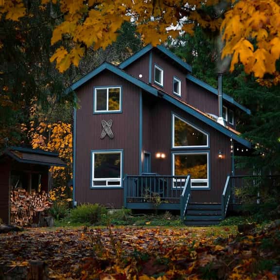Colfax Cabin near Mount Baker with Wood Burning Fireplace and Two Queen Bedrooms - Image 1