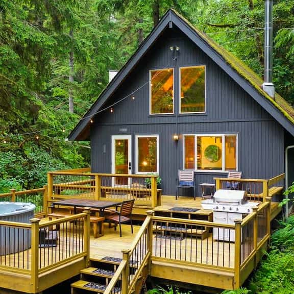 Sweet Seclusion Mt Baker Cabin with Private Hot Tub and Woodstove - Image 1