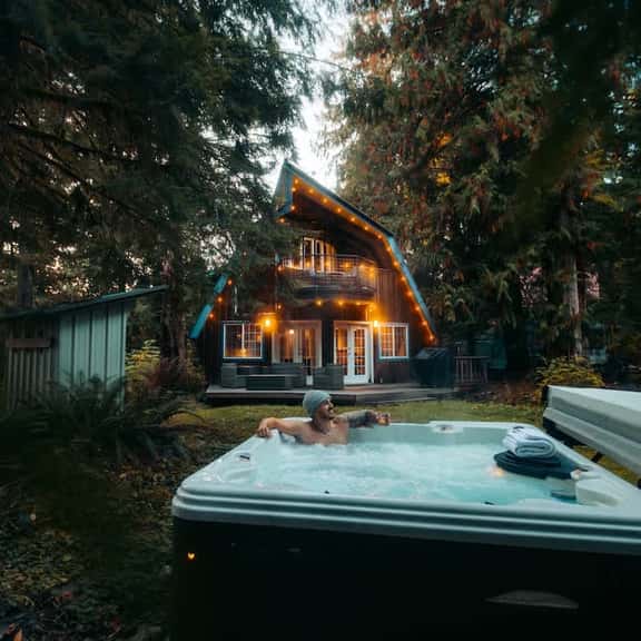 Alpine Lodge Design Forward Mt Baker Chalet with Private Hot Tub and Wood Stove - Image 1