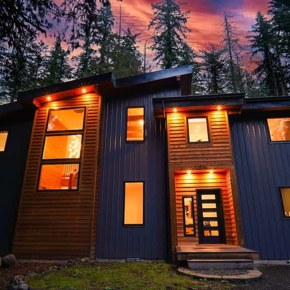 Aspire with Private Hot Tub Three King Bedrooms and National Forest Backdrop - Image 1