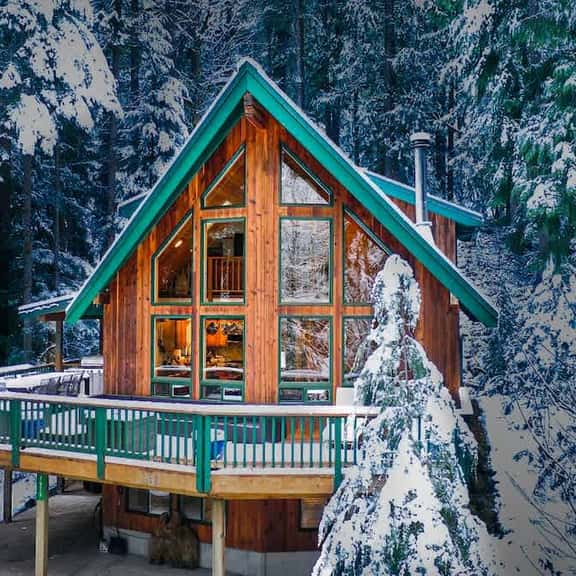 Snowline Grand Lodge Near Mt Baker with Four King Bedrooms Private Sauna Hot Tub and Fireplace - Image 1