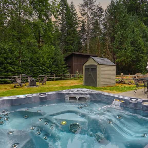 Canyon Creek Retreat Near Mt Baker with Hot Tub Fireplace and Two King Bedrooms - Image 1