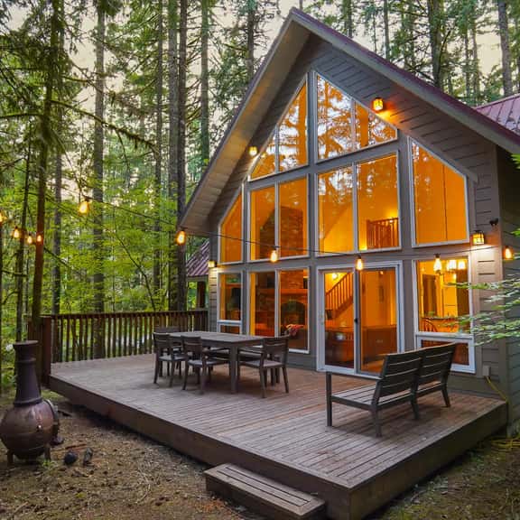 Cedar Hollow Mt Baker Cabin with Hot Tub and Stone Fireplace - Image 1