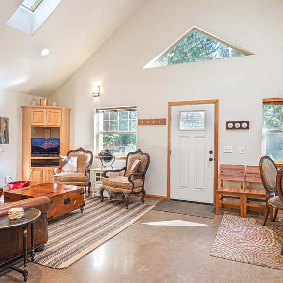 Mt Baker Cabin with Private Hot Tub and Fireplace - Image 1