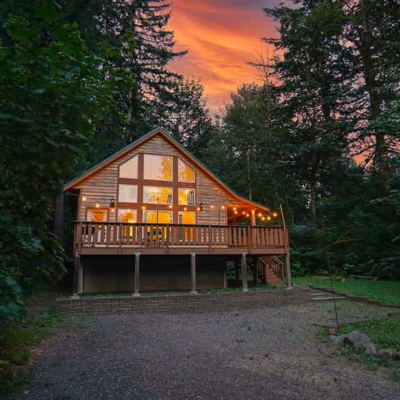 Updated Glacier Springs Basecamp w Grill - Image 1