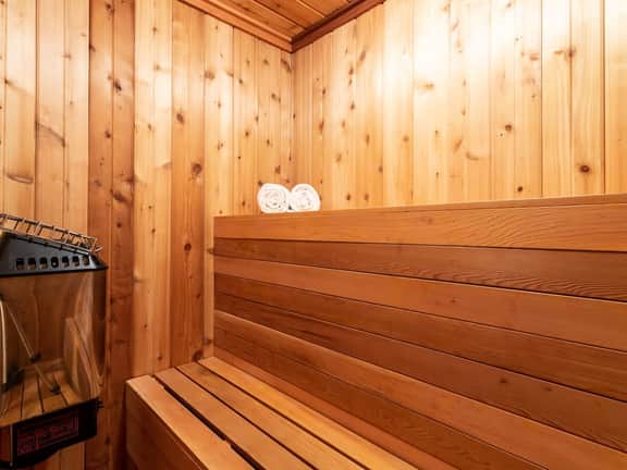 Snowline Log Home | Hot tub + Sauna + Mtn Views