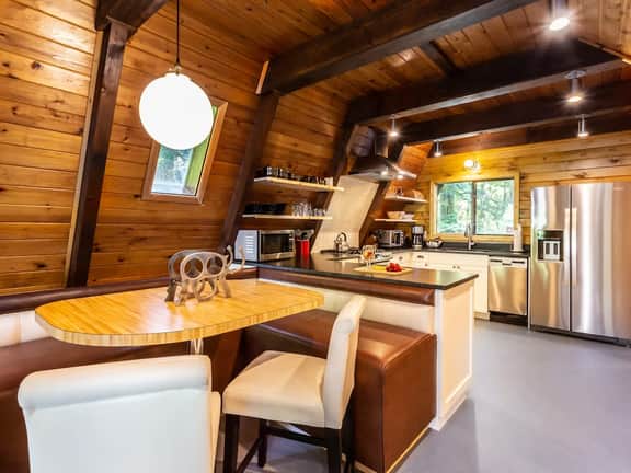 Classic & Cozy Cedar A-Frame w/Hot Tub at Mt Baker
