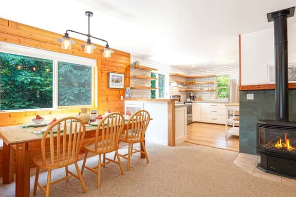 Mt. Baker Retreat | Hot tub, EV Charger & Bunk RM