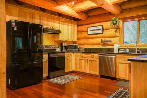 Mt Baker Log Cabin | Wood Firepace + Fast WiFi