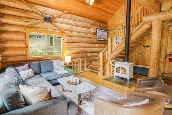 Mt Baker Escape | Hot Tub, Arcade+ Fireplace & BBQ