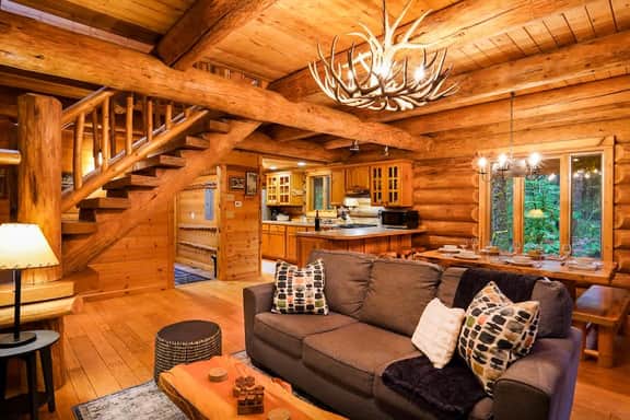 Mt. Baker Storybook Cabin| Hot Tub + Fireplace