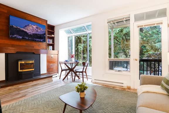 Newly Remodeled Pet Friendly Condo| Pool/Sauna/Spa