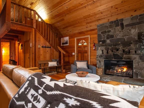 Storybook Creekside Log Cabin near Mt Baker
