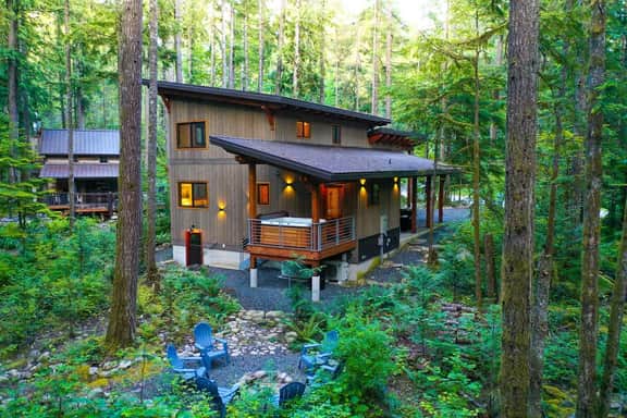 Modern Luxury Woodland Escape Near Mt. Baker!