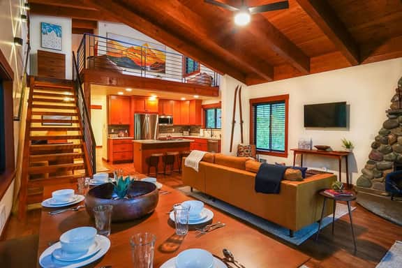 Modern Luxury Woodland Escape Near Mt. Baker!