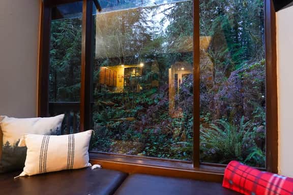 Mt Baker Serene End Unit | Wood-Burning Fireplace
