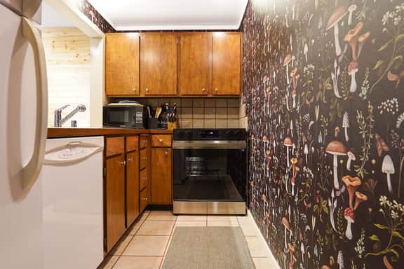 Romantic Mt. Baker Condo w/ King Bed, Dogs Invited