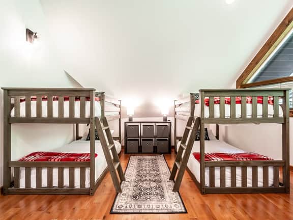 Mt Baker Family Cabin: Hot Tub + Bunk Room + More