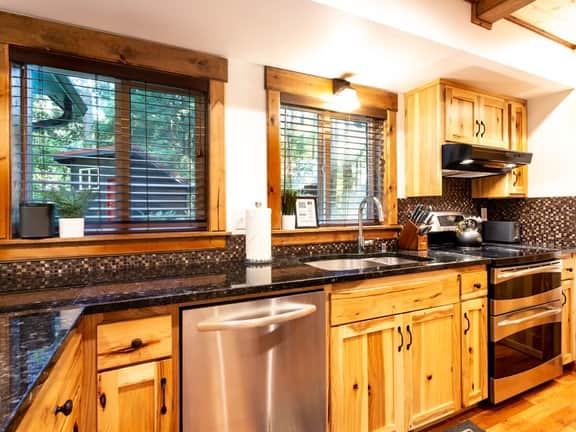 Mt Baker Family Cabin: Hot Tub + Bunk Room + More