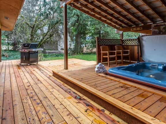 Luxury Getaways 3 BDR w/ Hot Tub + Gas Fireplace