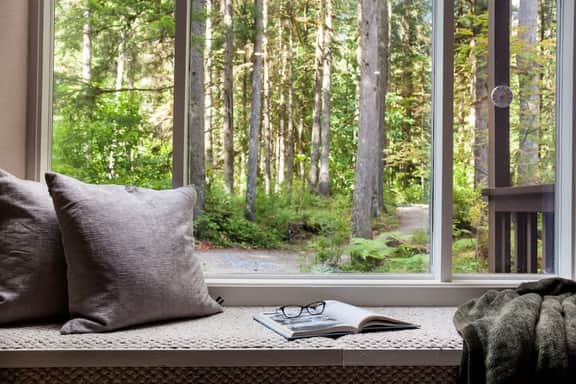 Mt Baker Den • Pools, Hot Tubs + Fireplace - Image 3