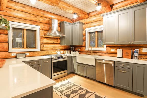 Snowline Luxury | Hot Tub, Pool & 3 Kings - Image 5