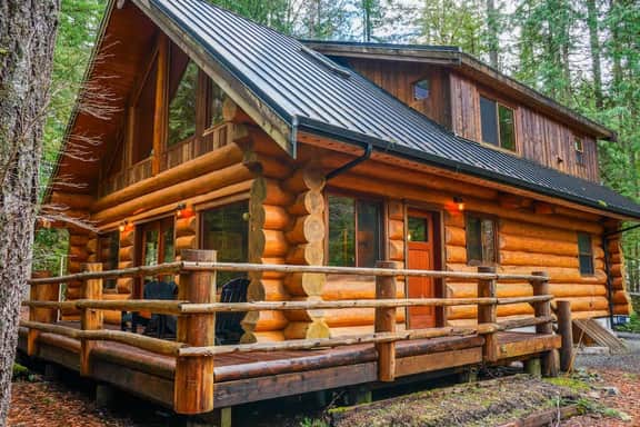 Mt. Baker Log Cabin | Fireplace + Fast WiFi - Image 4