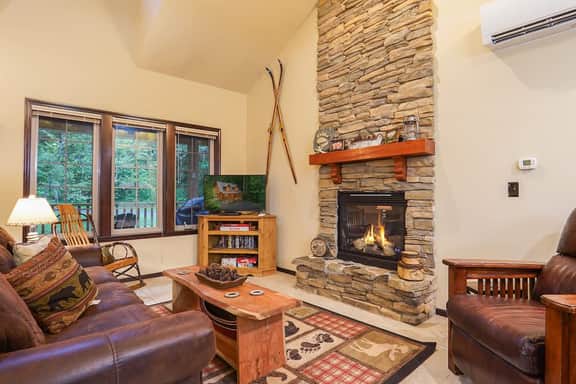 Hearthstone | Hot Tub • Fireplace • 2 Kings - Image 3