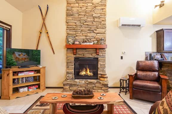 Hearthstone Mt Baker Cabin with Hot Tub Fireplace and Two King Suites - Image 3