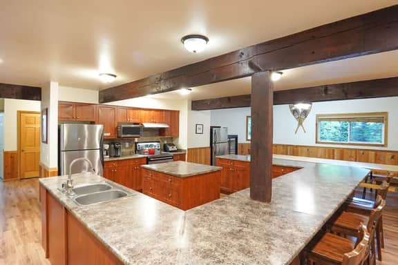 Evergreen Lodge Spacious 12BR Retreat in Deming - Image 2
