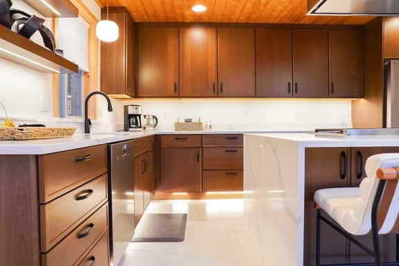 The Astor | Hot Tub & Chef’s Kitchen - Image 4