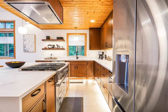 The Astor | Hot Tub & Chef’s Kitchen - Image 4
