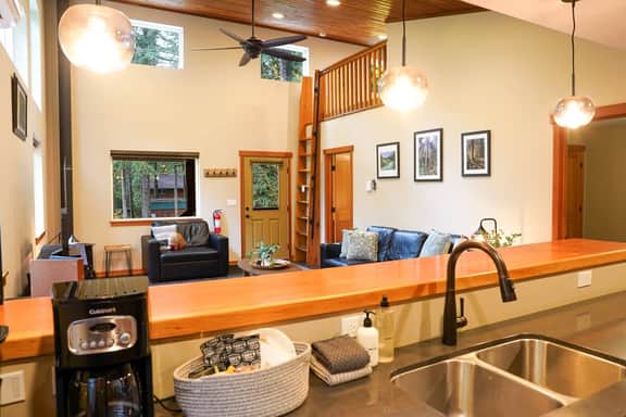 Timberline Terrace Mt Baker Ski Retreat with Hot Tub and Game Room - Image 3