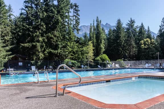 The Shuksan | Hot Tub, Game Room + Pool - Image 4