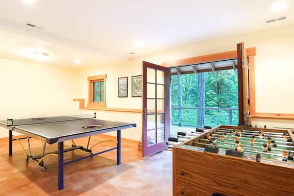 The Shuksan Snowline Chalet with Hot Tub Game Room and Wood Burning Fireplace Near Mt Baker - Image 4