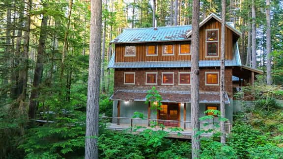 The Shuksan | Hot Tub, Game Room + Pool - Image 3