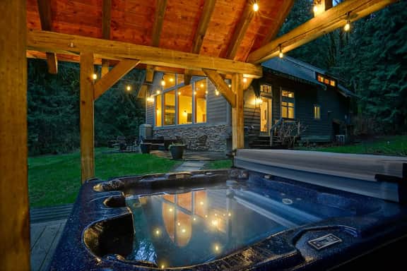 Silver Lake Chalet | Hot Tub, Dock + 3 Kings - Image 2