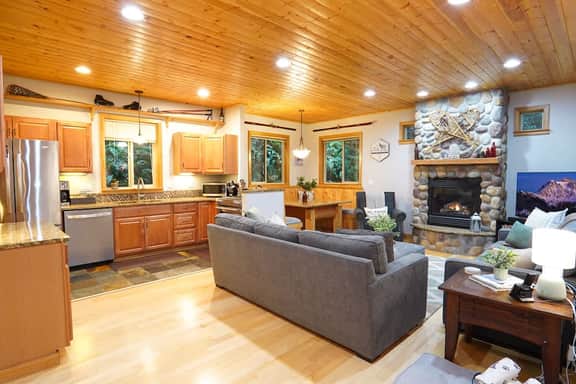 Snowline Chalet | Hot Tub, Pool & Foosball - Image 5