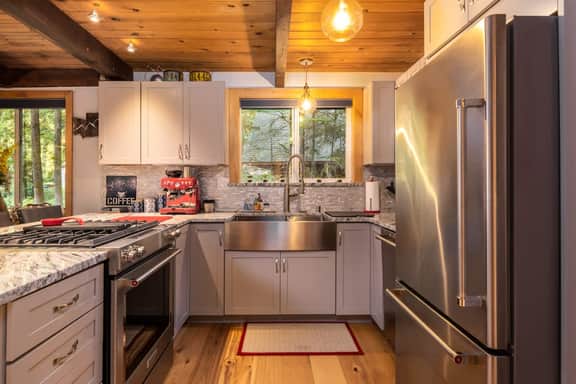 Romantic Mt. Baker Cabin with Hot Tub - Image 4