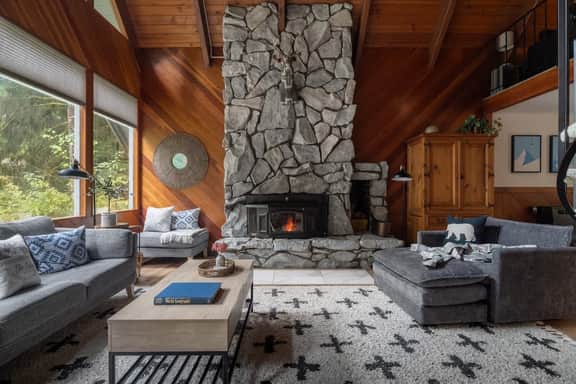 Snowline Lodge with Sauna, Hot Tub & Pool - Image 5