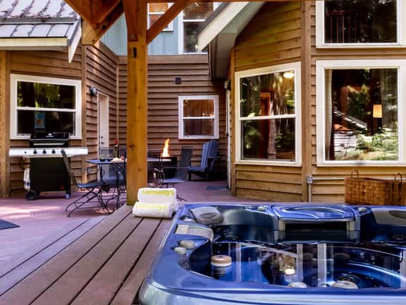 Hot Tub + Private Sauna | Heliotrope Haus - Image 2