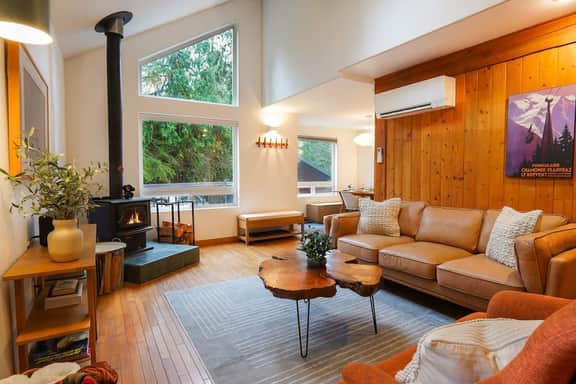 Cozy Mt. Baker Escape • Fireplace • Pets - Image 2