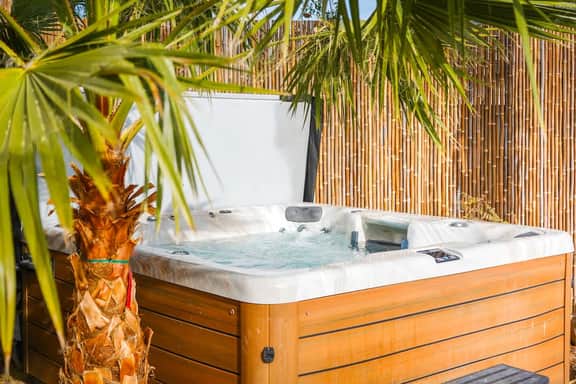 Citrus Grove • Pool, Spa & Mini Golf - Image 3