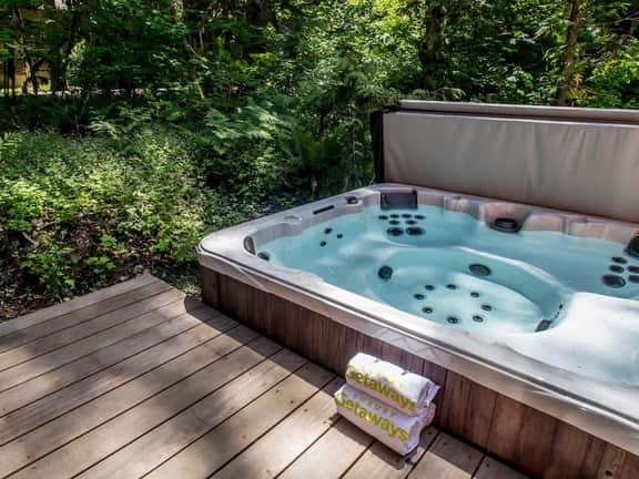 Church Mountain Chalet | Hot Tub & Pool - Image 4